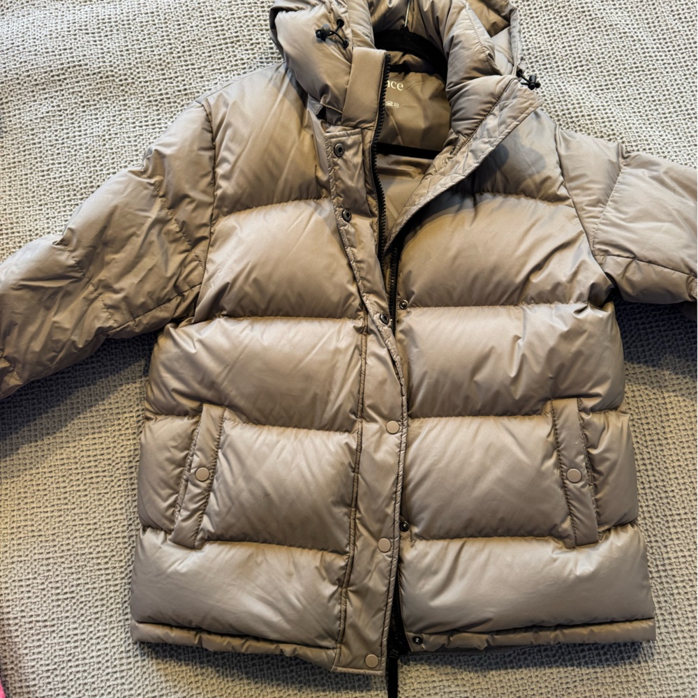 Quince responsible down puffer jacket size L.  Worn for one season!